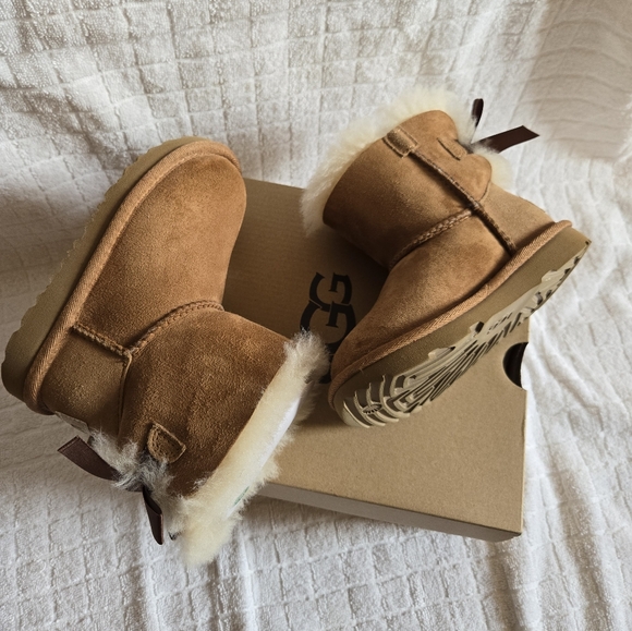 T Mini Bailey Bow II UGG 9c Chestnut Brown - Picture 11 of 12